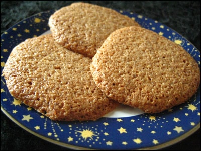 Light, Crispy Italian Hazelnut Cookies on https://fearlessfresh.com/