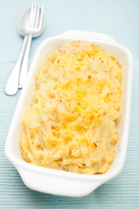 Best Garlic Mashed Potatoes Recipe on http://www.theculinarylife.com