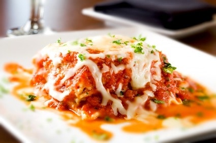 Ridiculously Easy Lasagna Recipe on http://www.theculinarylife.com