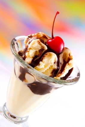 Dark Chocolate Peanut Butter Hot Fudge Sundae on http://www.theculinarylife.com