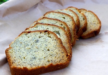 Easy Banana Bread Recipe on http://www.theculinarylife.com