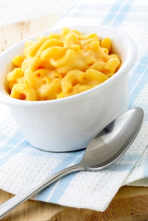 vegan mac n cheese in a mug