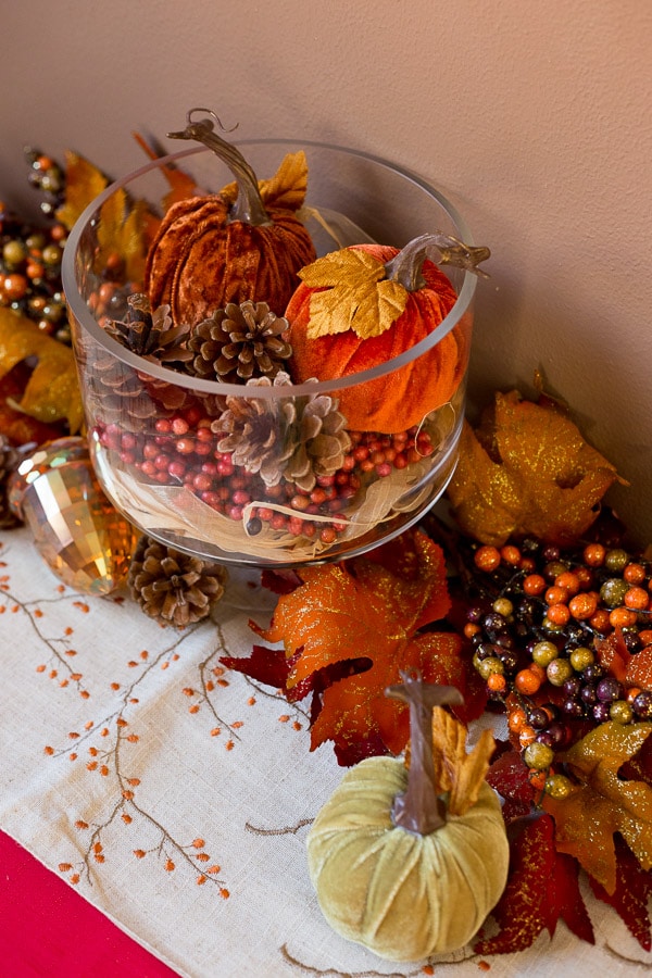Velvet Pumpkins -- Thanksgiving Table Decor Tablescapes on https://fearlessfresh.com
